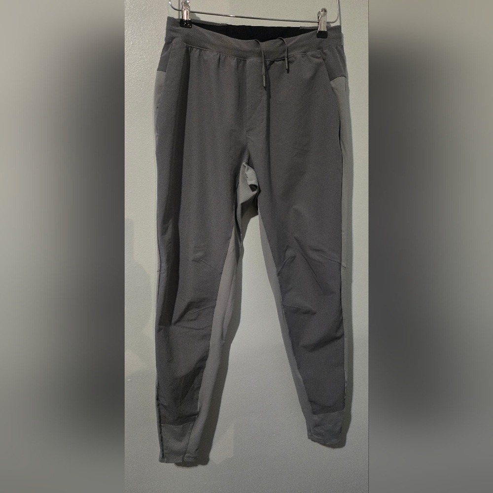 Lululemon Men's Gray Switch Up Jogger Pants